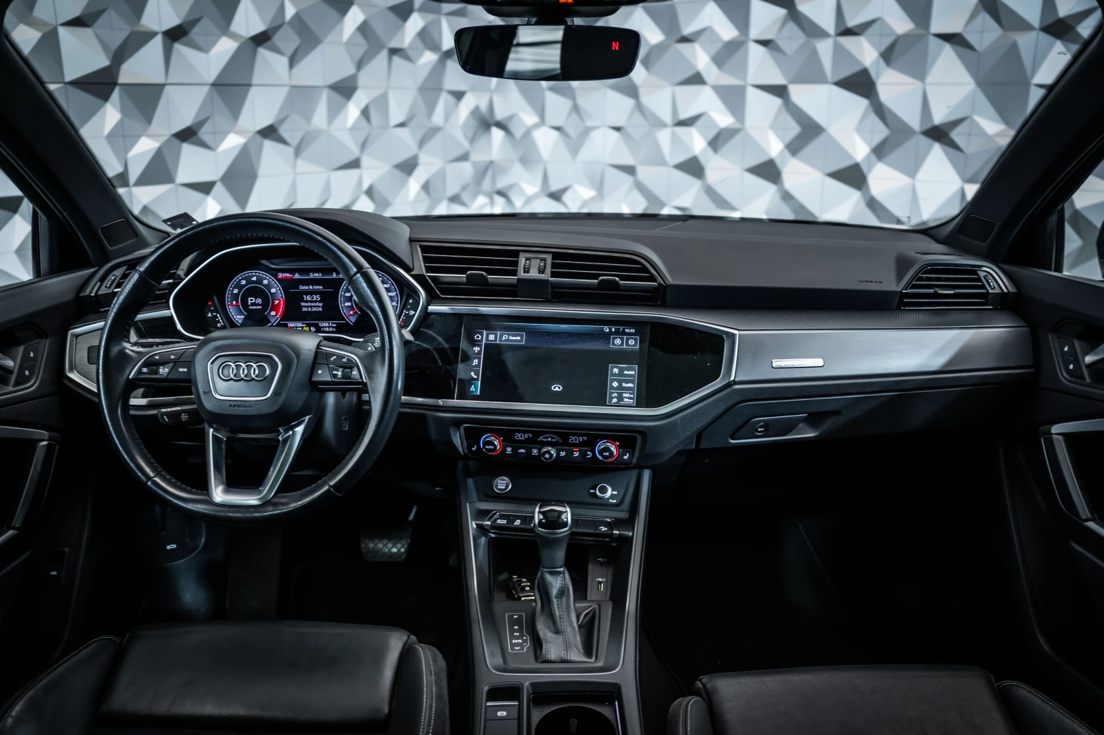 Audi Q3 2.0 TFSI Quattro* Pano* Camera, снимка 17 - Автомобили и джипове - 56295378