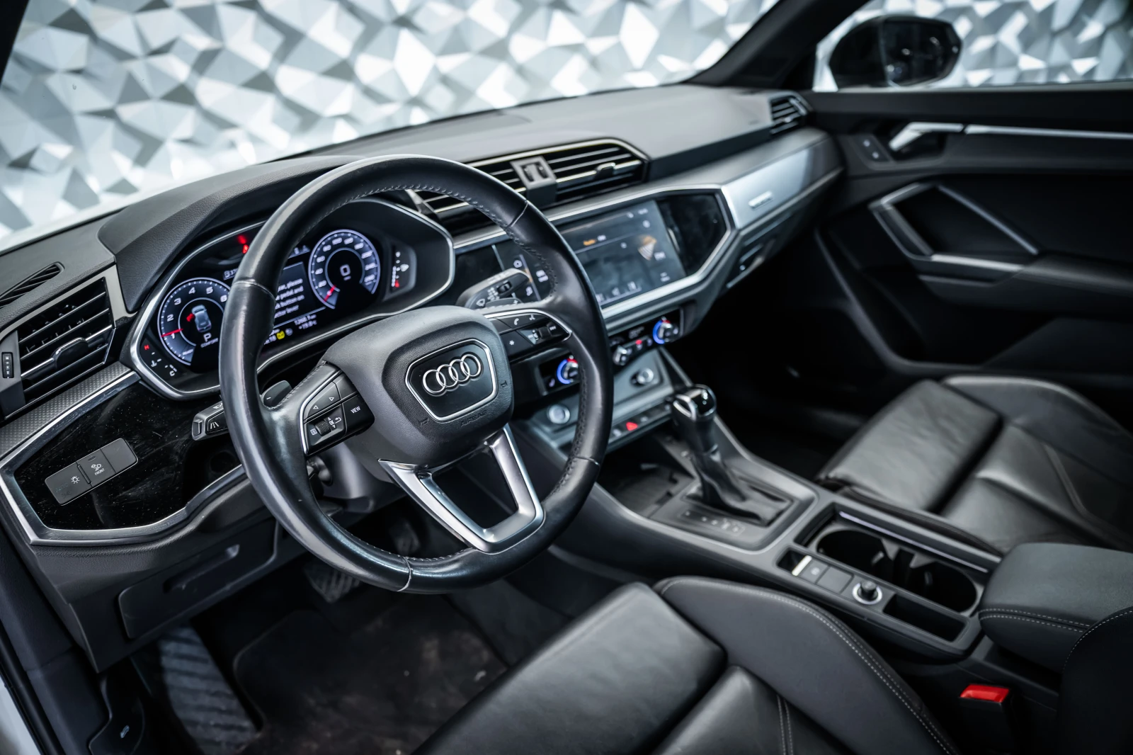 Audi Q3 2.0 TFSI Quattro* Pano* Camera, снимка 8 - Автомобили и джипове - 56295378