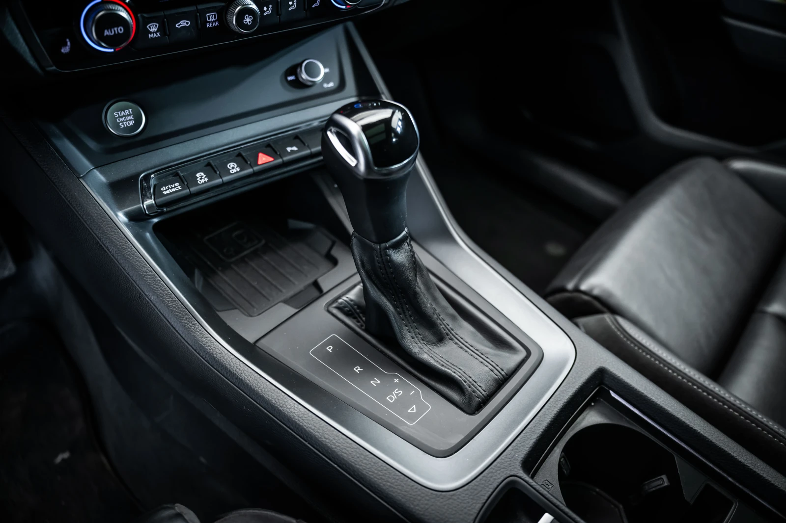 Audi Q3 2.0 TFSI Quattro* Pano* Camera, снимка 9 - Автомобили и джипове - 56295378