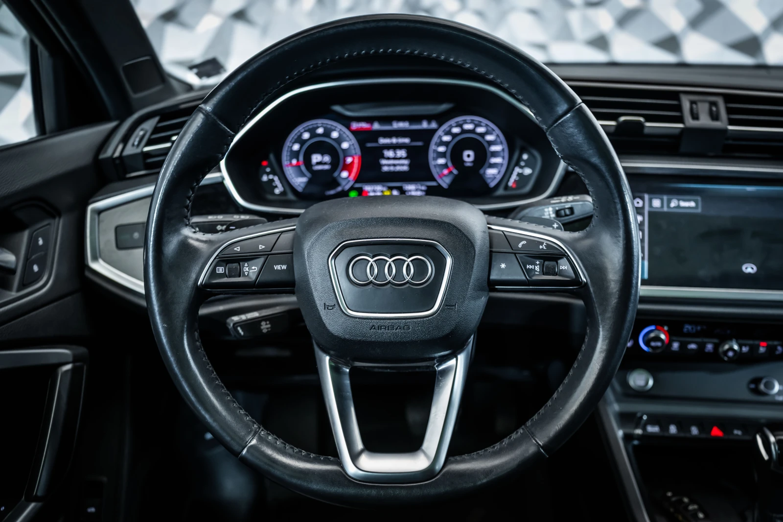 Audi Q3 2.0 TFSI Quattro* Pano* Camera, снимка 11 - Автомобили и джипове - 56295378