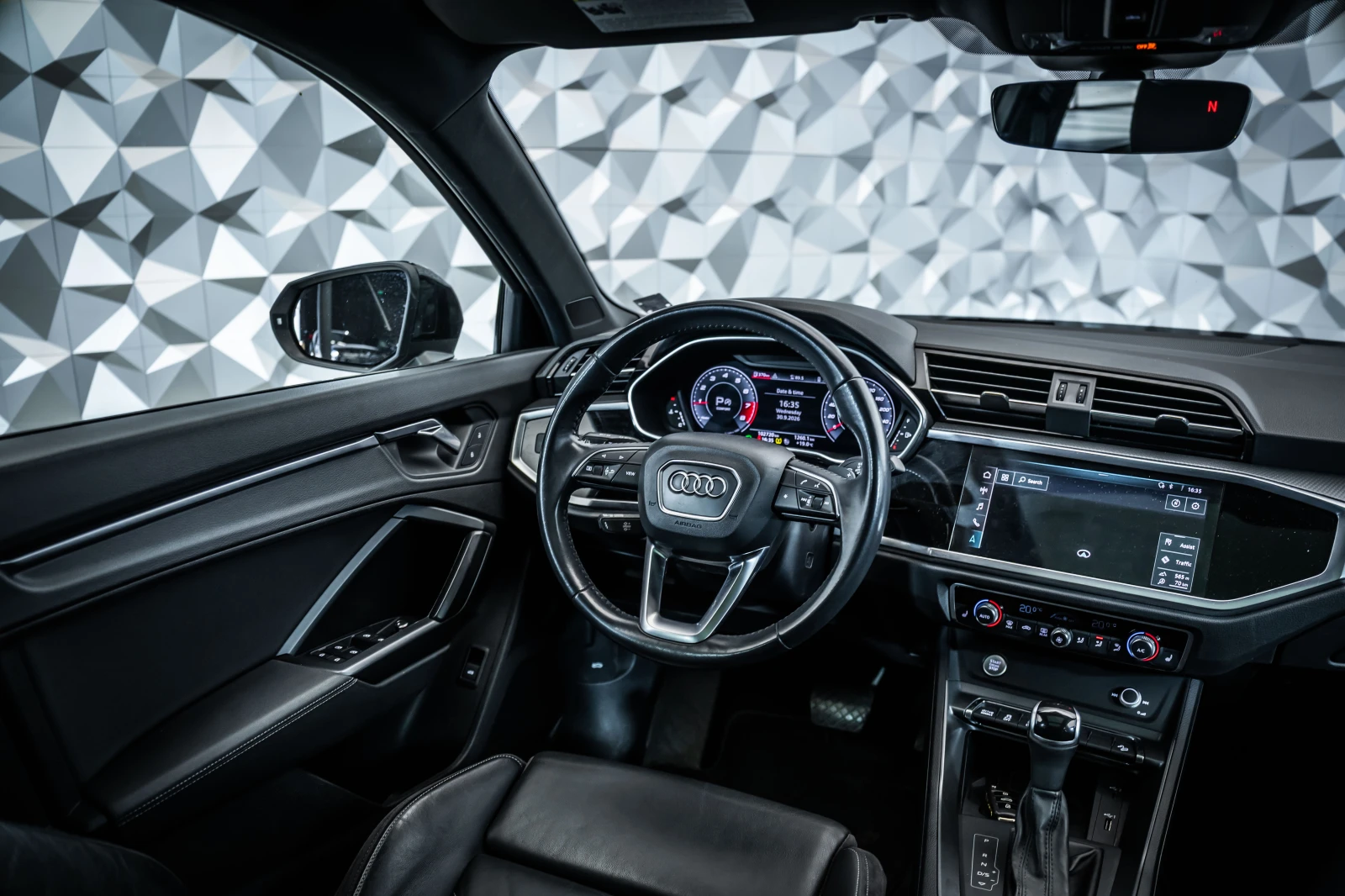 Audi Q3 2.0 TFSI Quattro* Pano* Camera, снимка 10 - Автомобили и джипове - 56295378