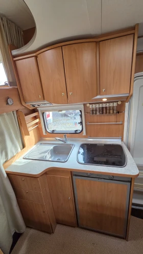 Кемпер Burstner A574-3 Рампа за мотор! 69000км !, снимка 10