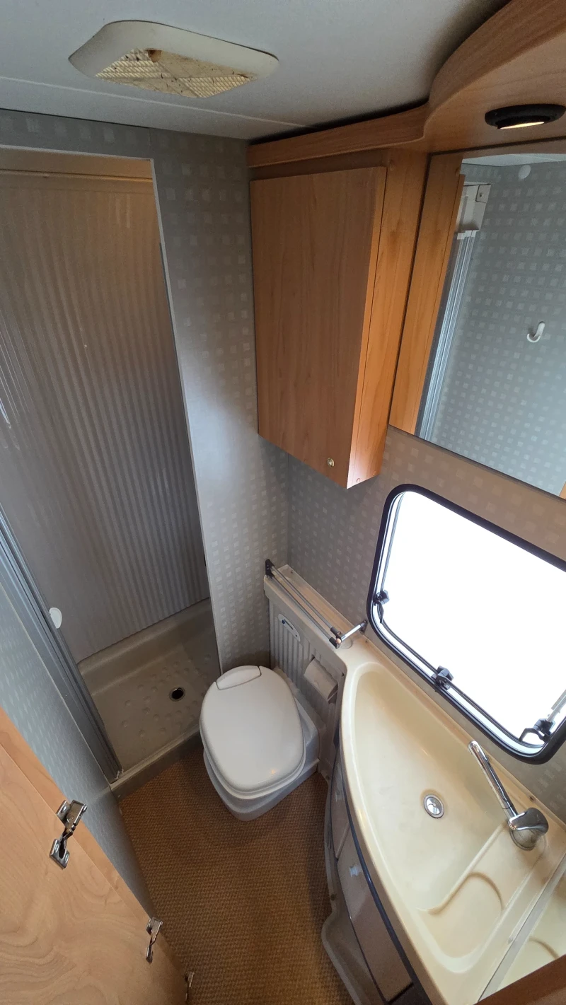 Кемпер Burstner A574-3 Рампа за мотор! 69000км !, снимка 13 - Каравани и кемпери - 53210111