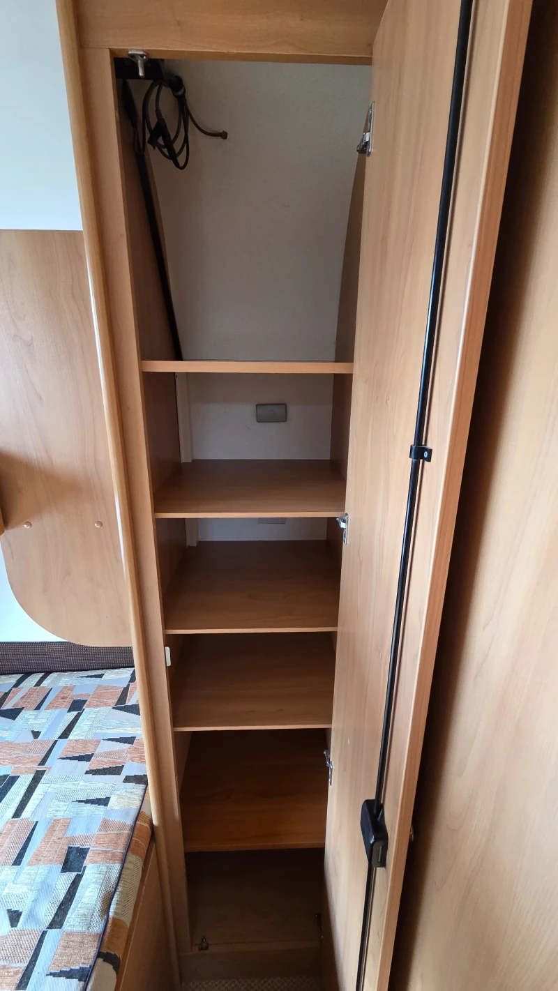 Кемпер Burstner A574-3 Рампа за мотор! 69000км !, снимка 12 - Каравани и кемпери - 53210111