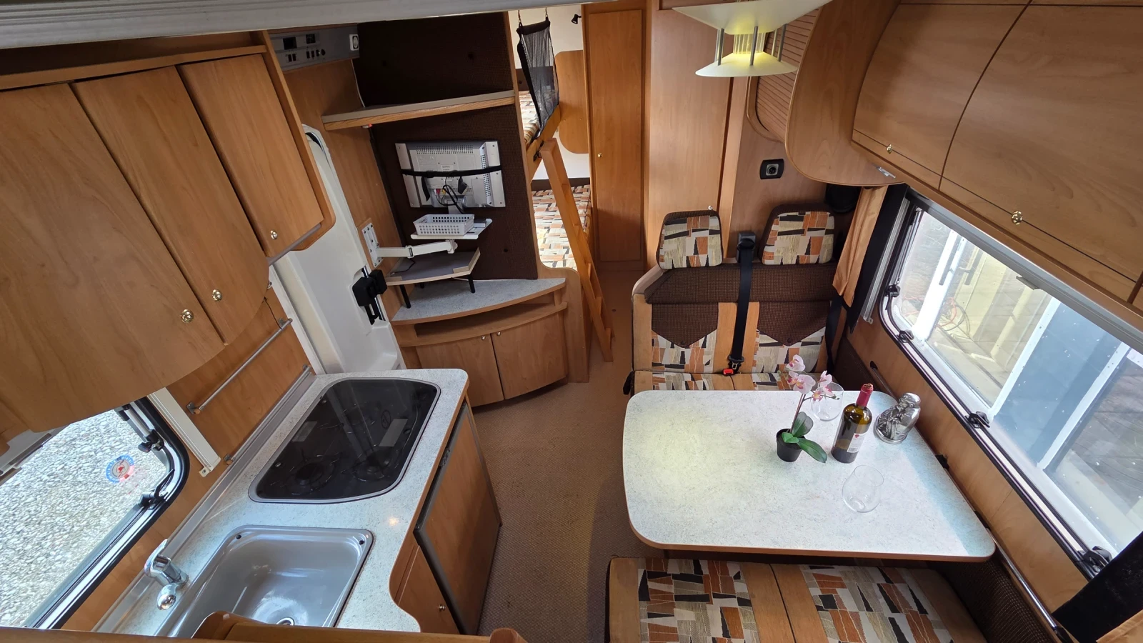 Кемпер Burstner A574-3 Рампа за мотор! 69000км ! - изображение 8