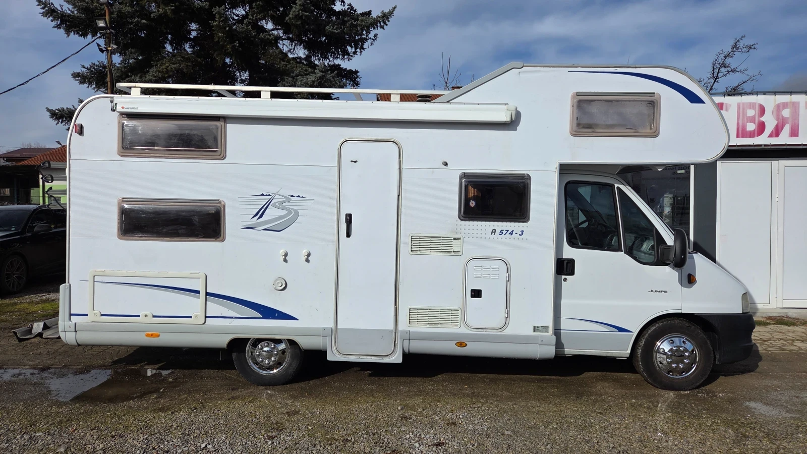 Кемпер Burstner A574-3 Рампа за мотор! 69000км ! - изображение 2