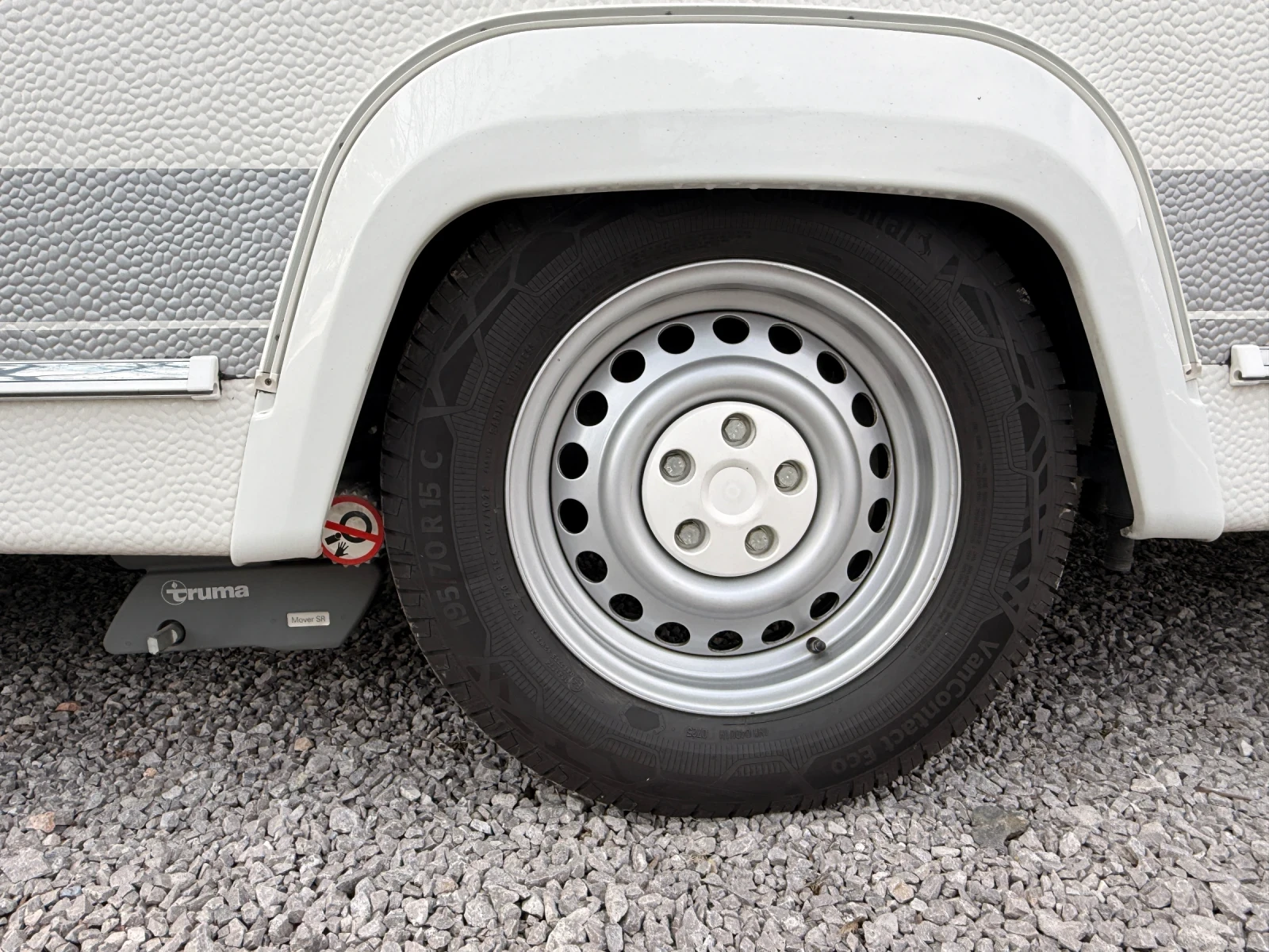 Каравана Fendt 465 Saphir IC-Line Климатик, мувър, тента, солар, снимка 6 - Каравани и кемпери - 53724391