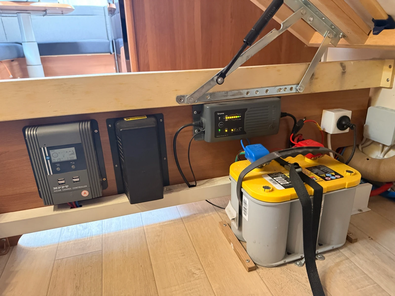 Каравана Fendt 465 Saphir IC-Line Климатик, мувър, тента, солар, снимка 16 - Каравани и кемпери - 53724391