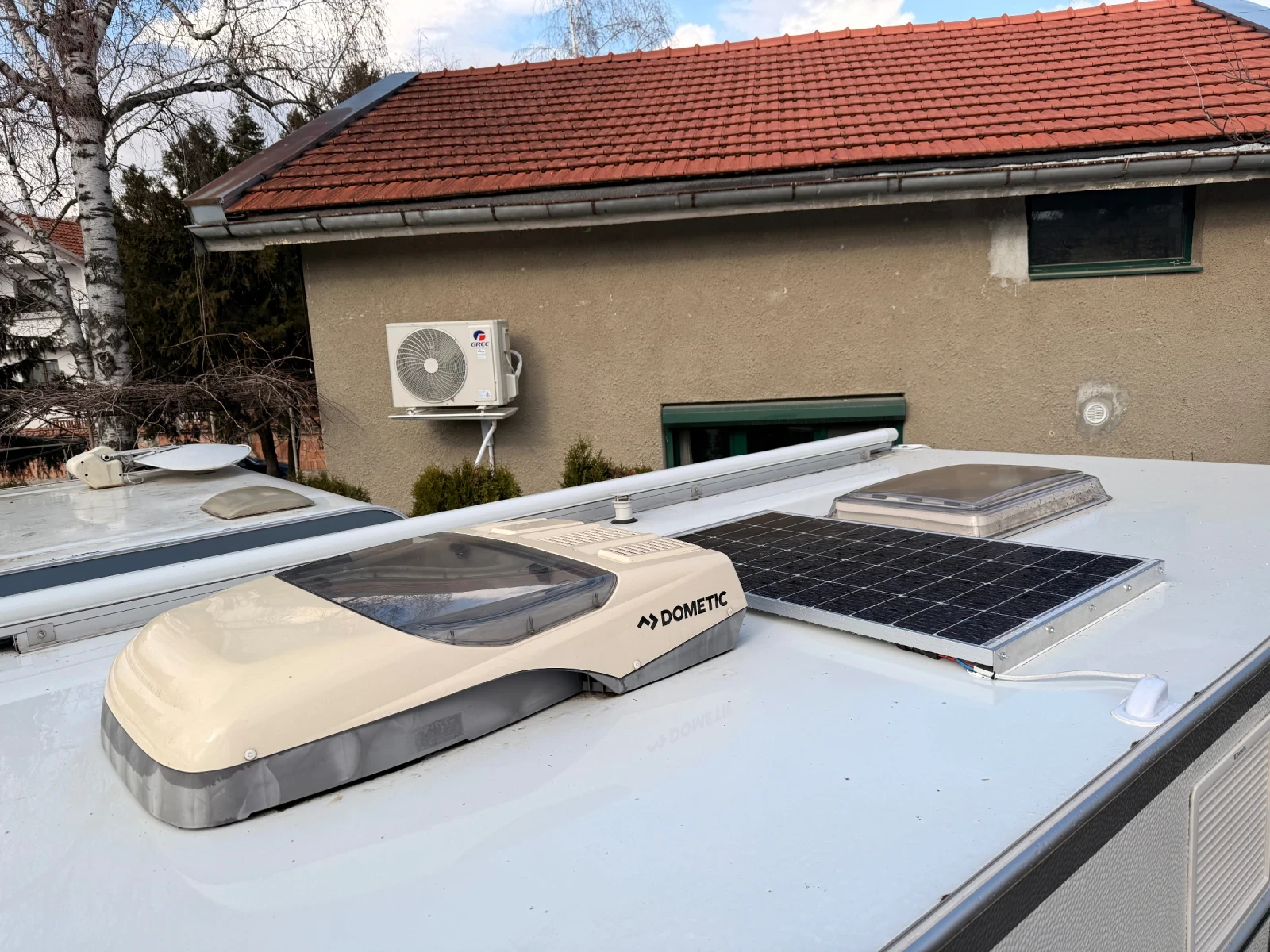 Каравана Fendt 465 Saphir IC-Line Климатик, мувър, тента, солар, снимка 5 - Каравани и кемпери - 53724391