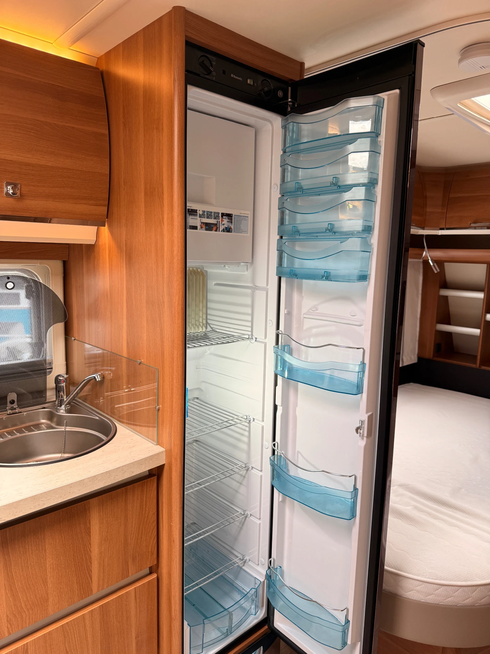 Каравана Fendt 465 Saphir IC-Line Климатик, мувър, тента, солар, снимка 11 - Каравани и кемпери - 53724391