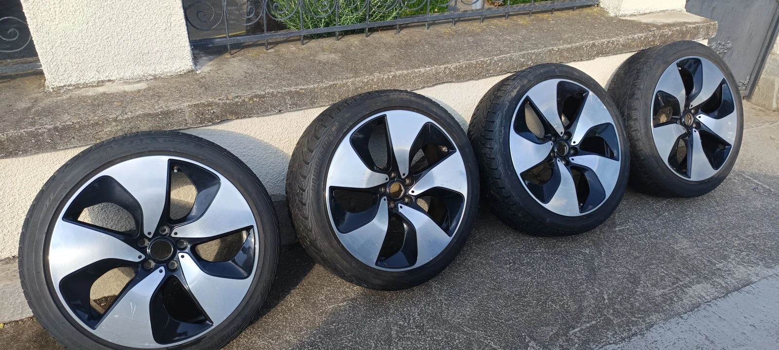 ���� � ������ 215/45R20 �� BMW i8 | Mobile.bg � ����������� 1