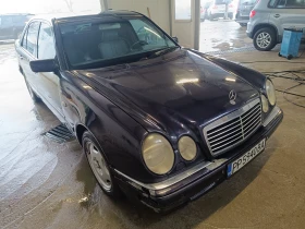 Mercedes-Benz E 300, снимка 1