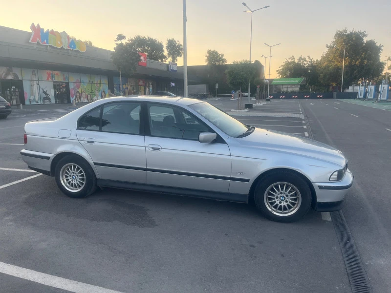 BMW 525 Газ бензин, снимка 3 - Автомобили и джипове - 47778911