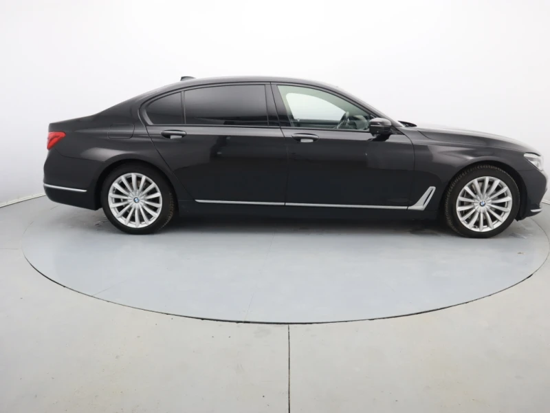 BMW 750 L xDrive Steptronic, снимка 7 - Автомобили и джипове - 51193278