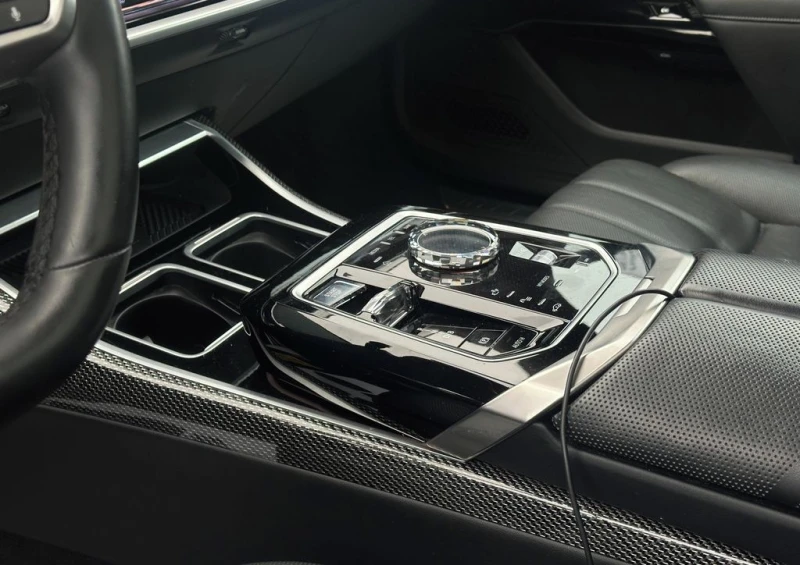 BMW i7 xDrive60 M-Sport, снимка 10 - Автомобили и джипове - 53419146
