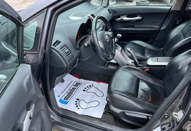 Toyota Auris  2.2 D-CAT - изображение 8