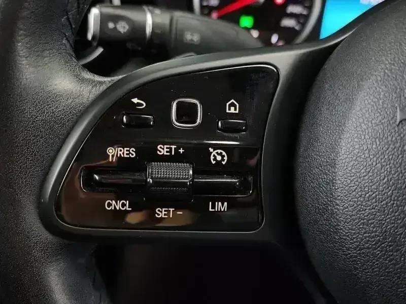 Mercedes-Benz C 200, снимка 13 - Автомобили и джипове - 54737495