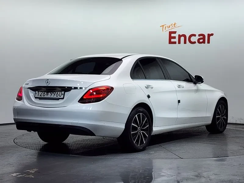 Mercedes-Benz C 200, снимка 2 - Автомобили и джипове - 54737495