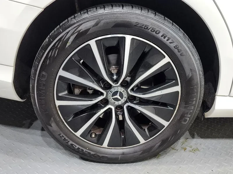 Mercedes-Benz C 200, снимка 5 - Автомобили и джипове - 54737495