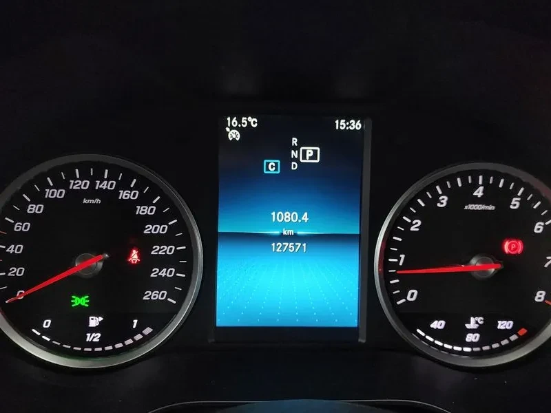 Mercedes-Benz C 200, снимка 8 - Автомобили и джипове - 54737495