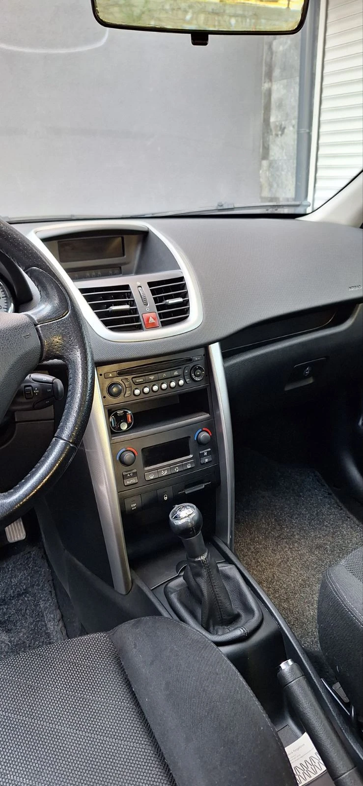 Peugeot 207 1.6 HDi, снимка 6 - Автомобили и джипове - 55969370