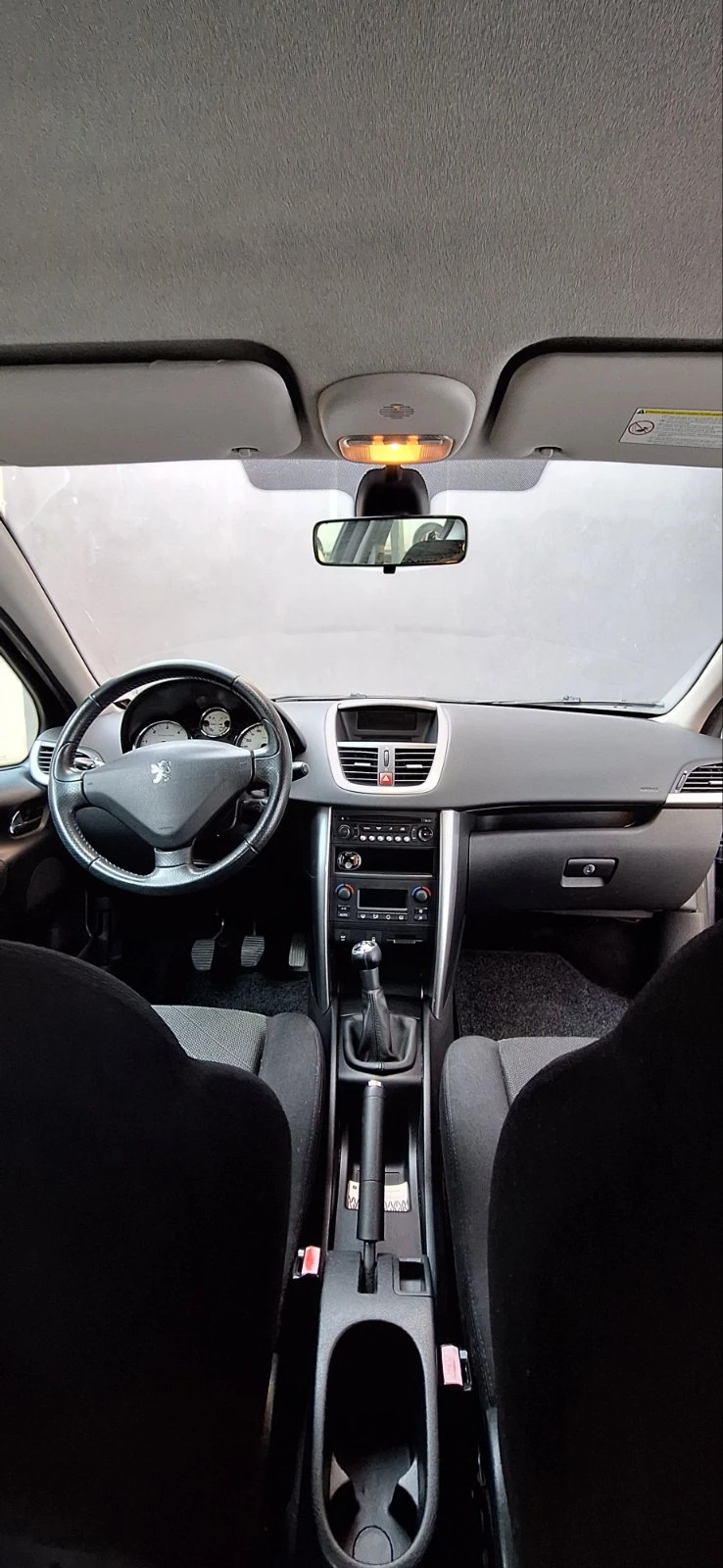 Peugeot 207 1.6 HDi, снимка 2 - Автомобили и джипове - 55969370