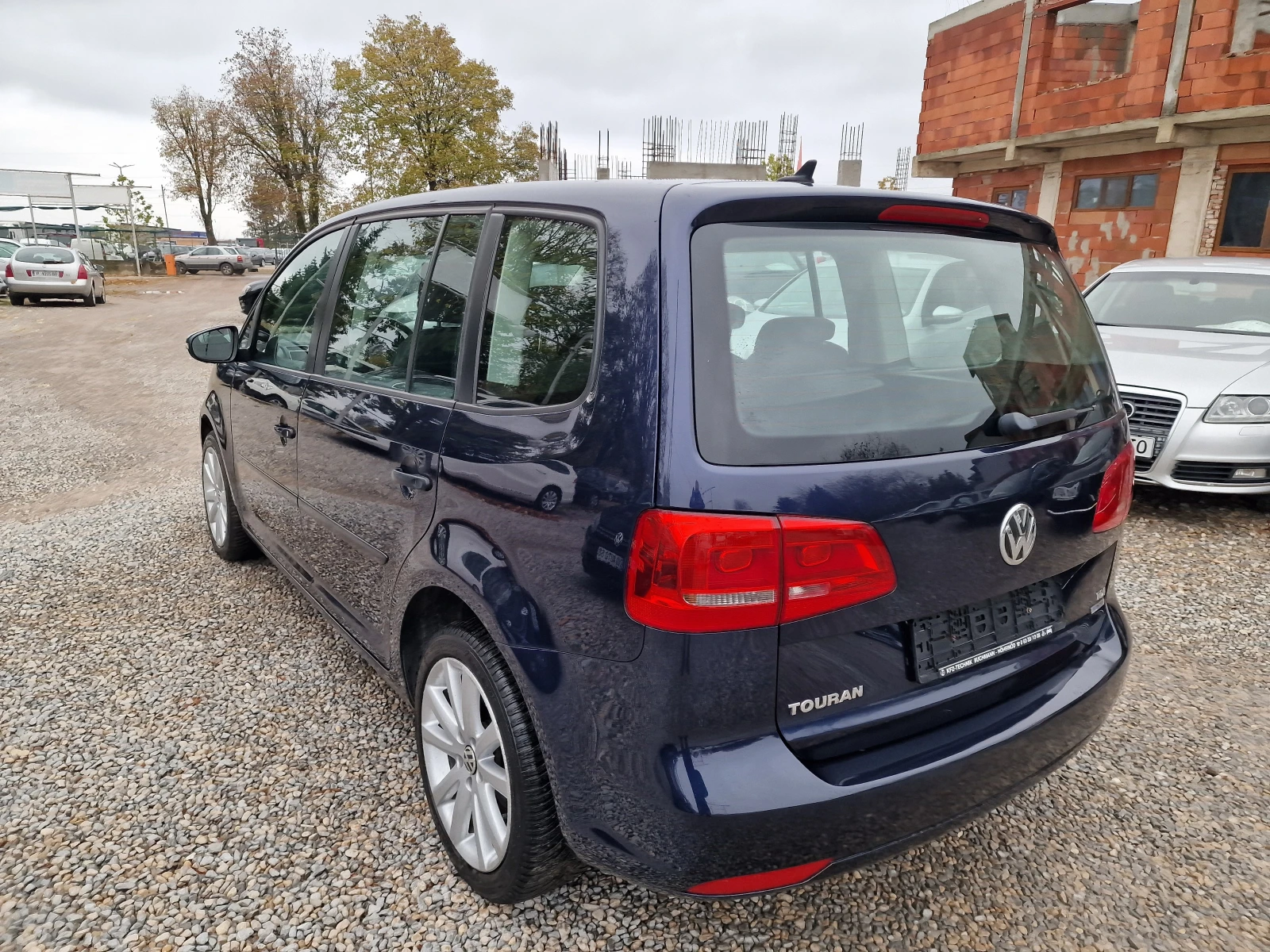 VW Touran 1.6tdi-105k.s-NAVI-EURO5 - изображение 6