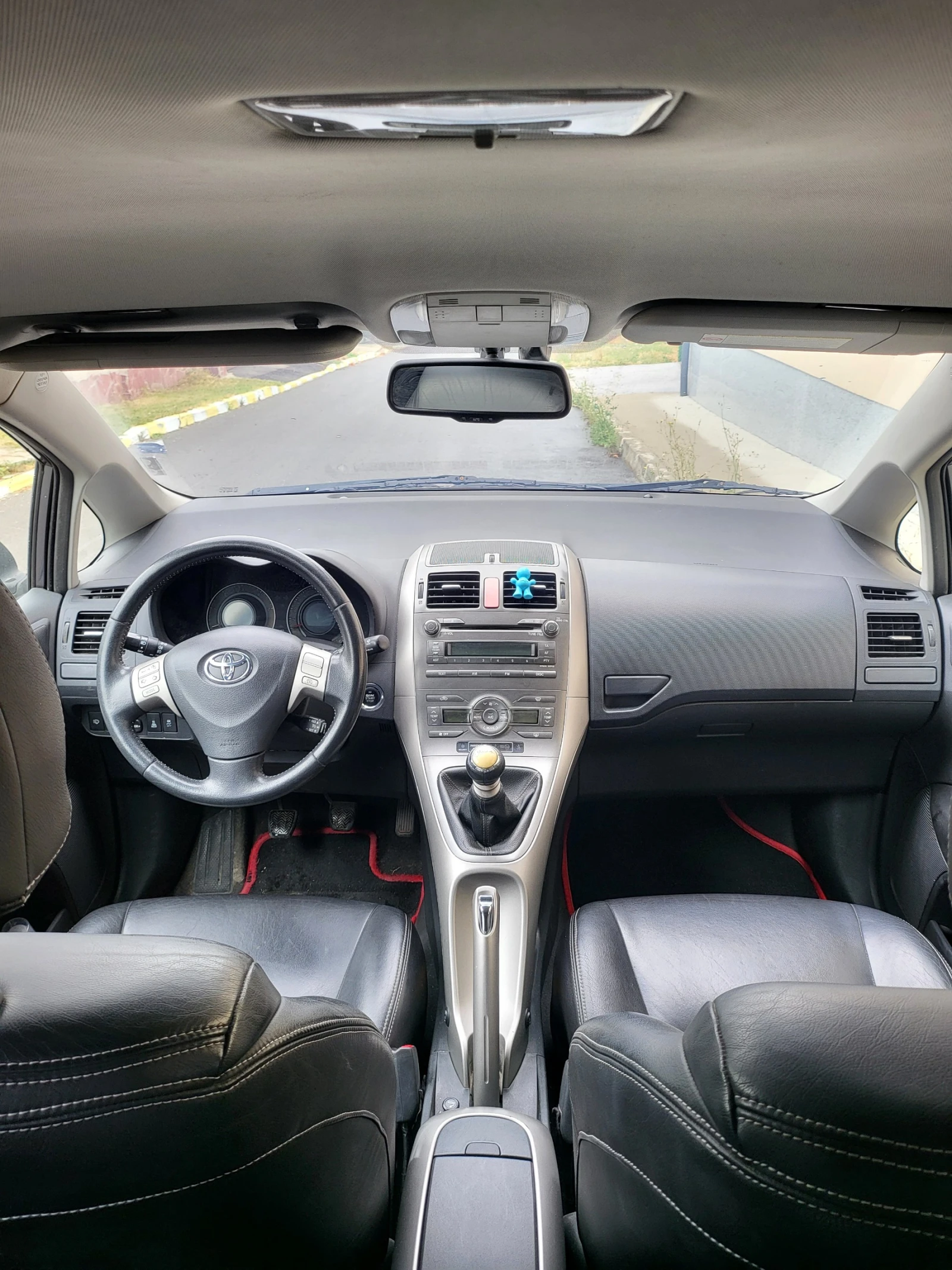 Toyota Auris  2.2 D-CAT - изображение 5