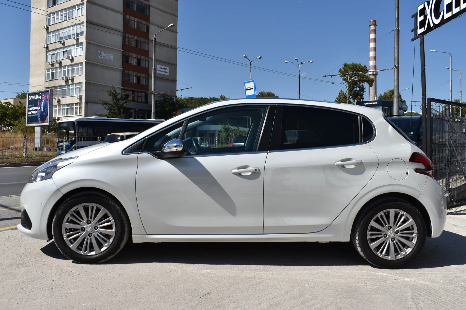 Peugeot 208 ALLURE* PANORAMA* FULL-LED - изображение 3