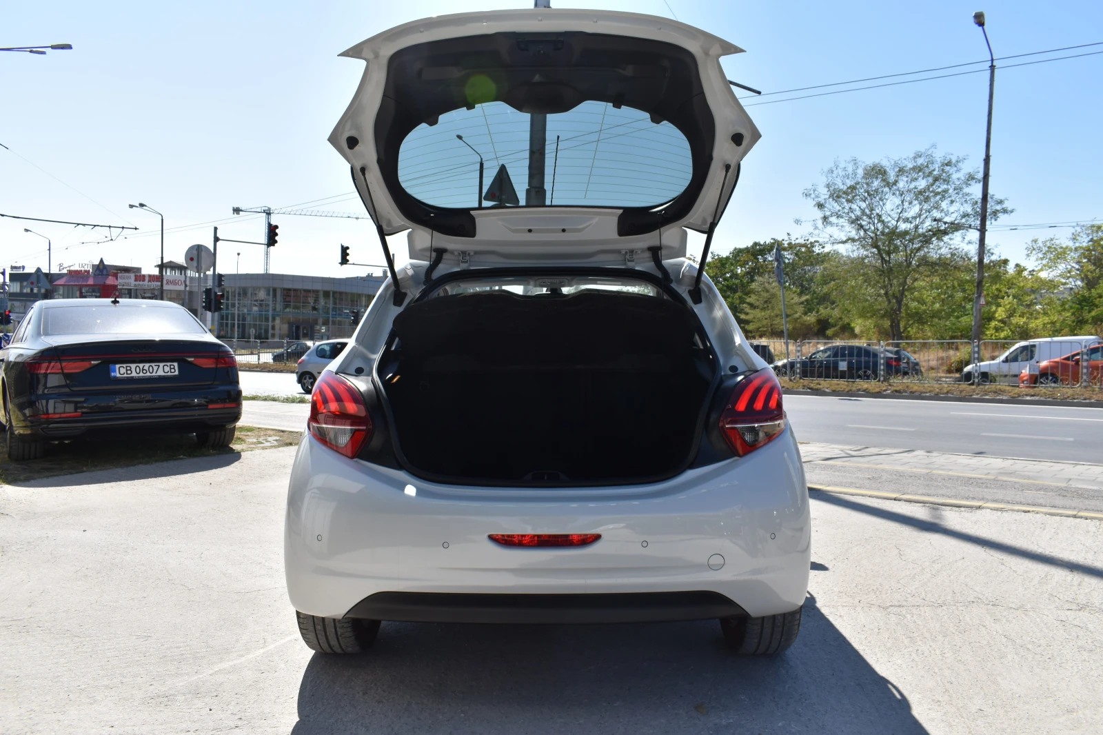 Peugeot 208 ALLURE* PANORAMA* FULL-LED - изображение 8