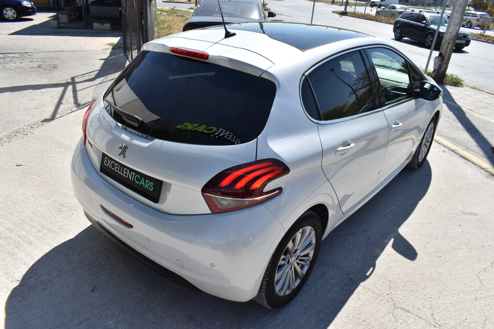 Peugeot 208 ALLURE* PANORAMA* FULL-LED - изображение 5