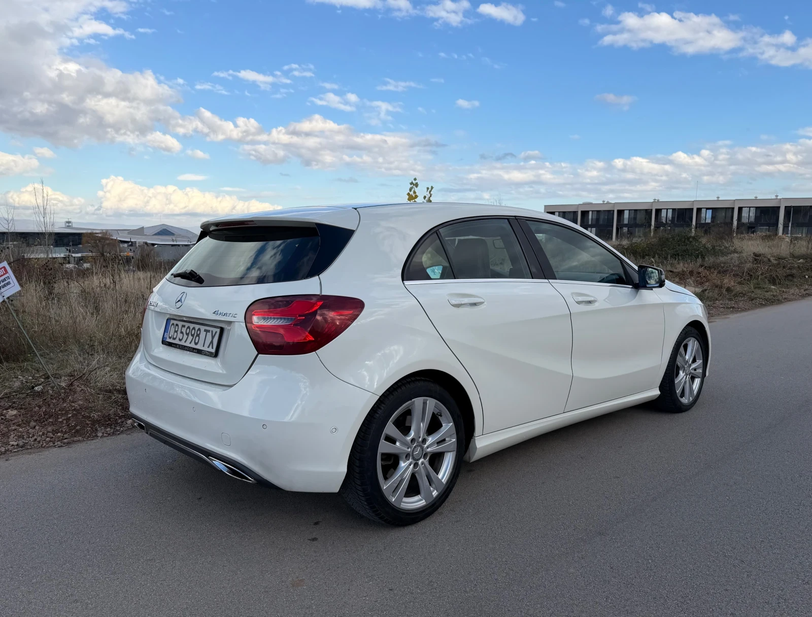 Mercedes-Benz A 200 4-MATIC/CAMERA/ PARK ASSIST/ LED/ SHADOW LINE - изображение 6