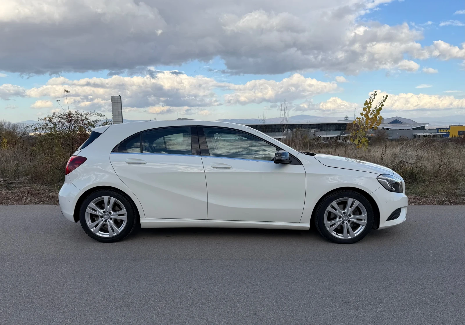 Mercedes-Benz A 200 4-MATIC/CAMERA/ PARK ASSIST/ LED/ SHADOW LINE - изображение 7