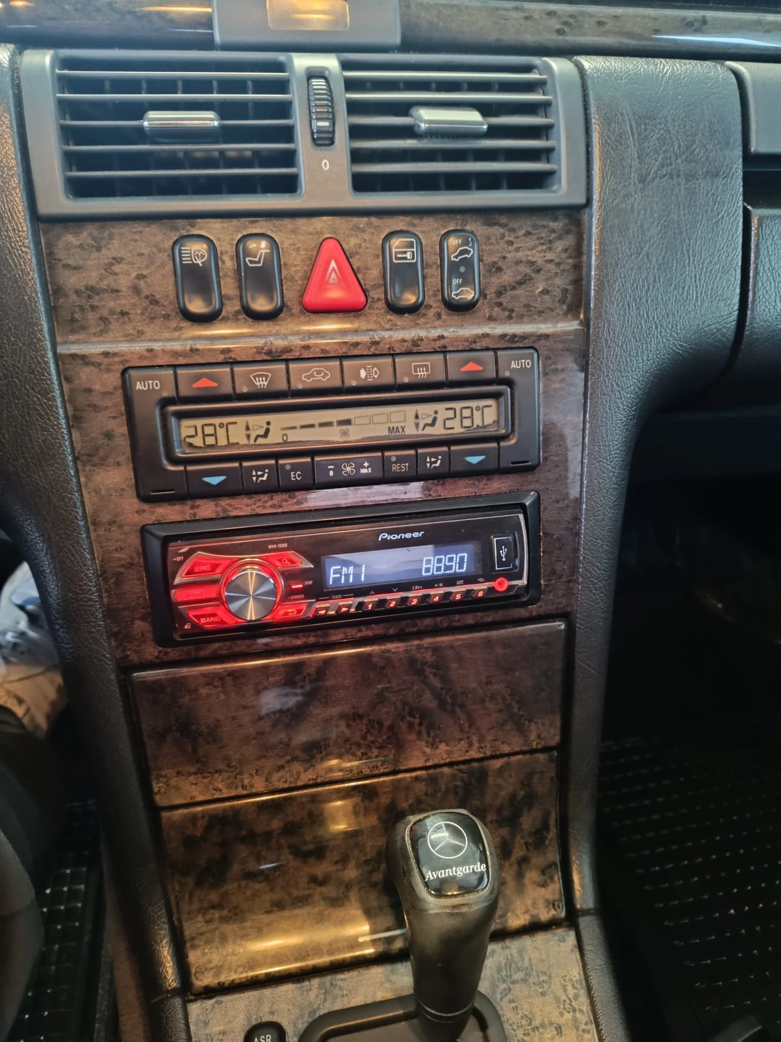 Mercedes-Benz E 300, снимка 7 - Автомобили и джипове - 53806846