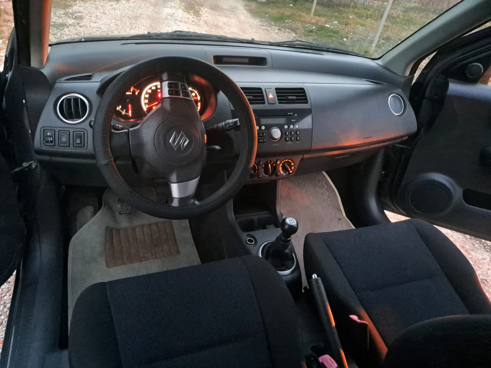 Suzuki Swift 1.3i 4x4 ESKLUZIVE , снимка 11 - Автомобили и джипове - 54000576