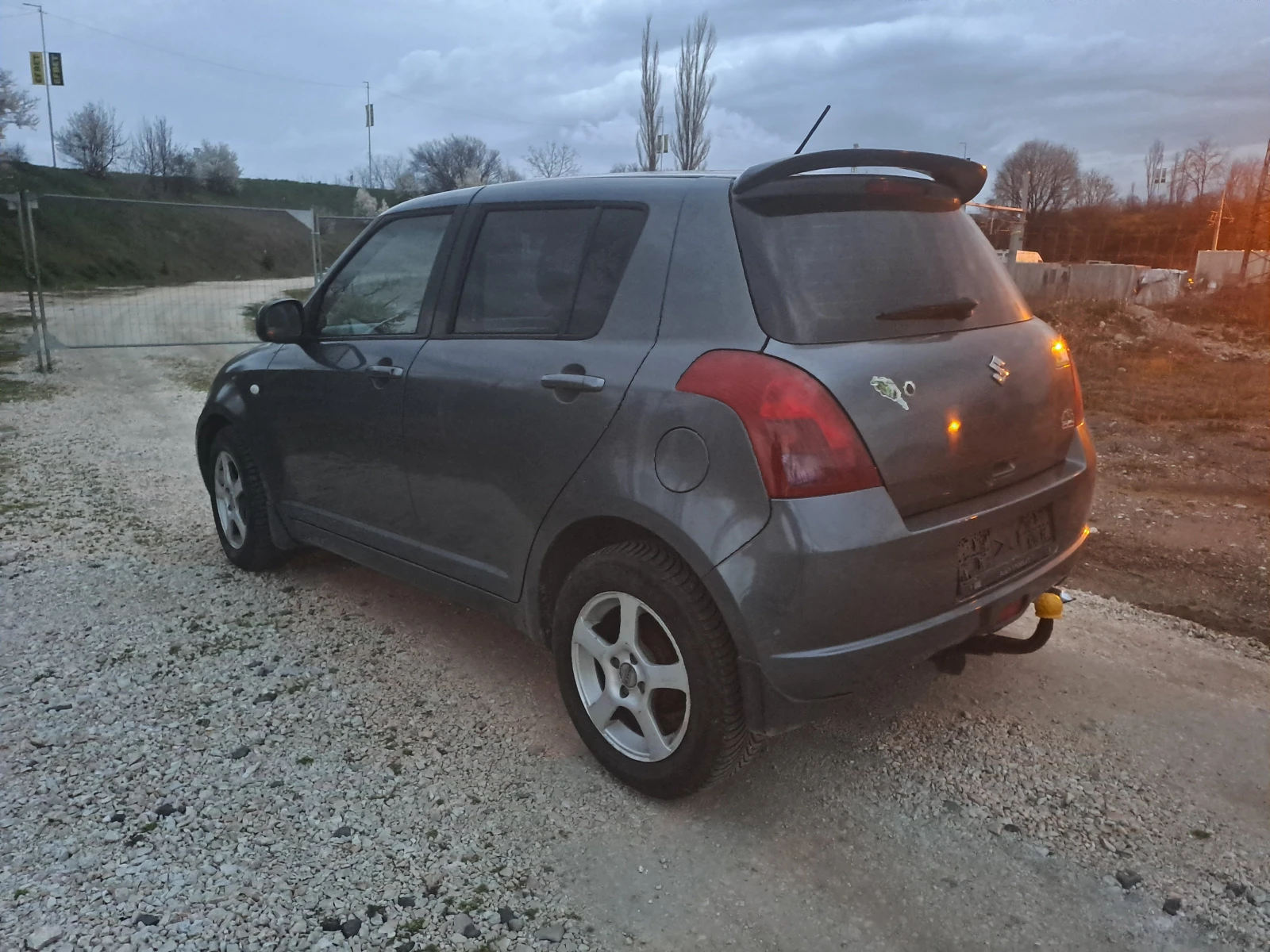 Suzuki Swift 1.3i 4x4 ESKLUZIVE , снимка 8 - Автомобили и джипове - 54000576