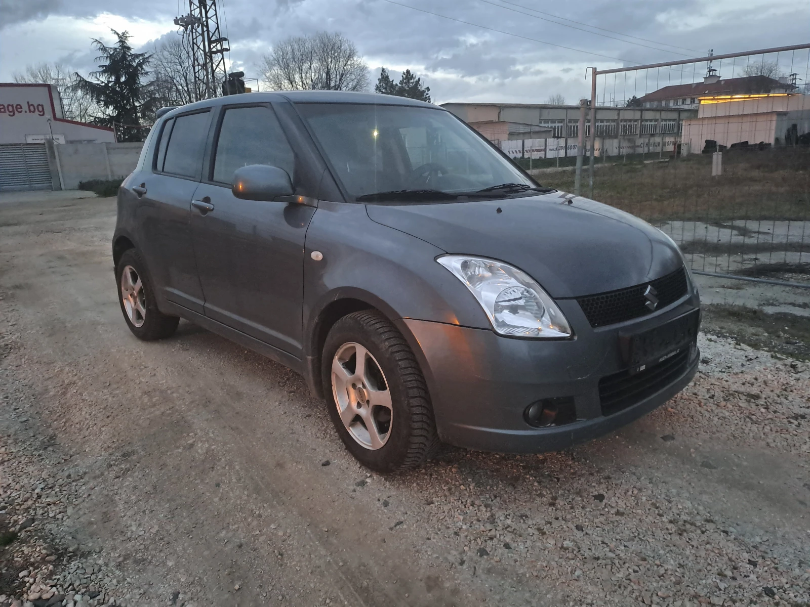 Suzuki Swift 1.3i 4x4 ESKLUZIVE , снимка 3 - Автомобили и джипове - 54000576