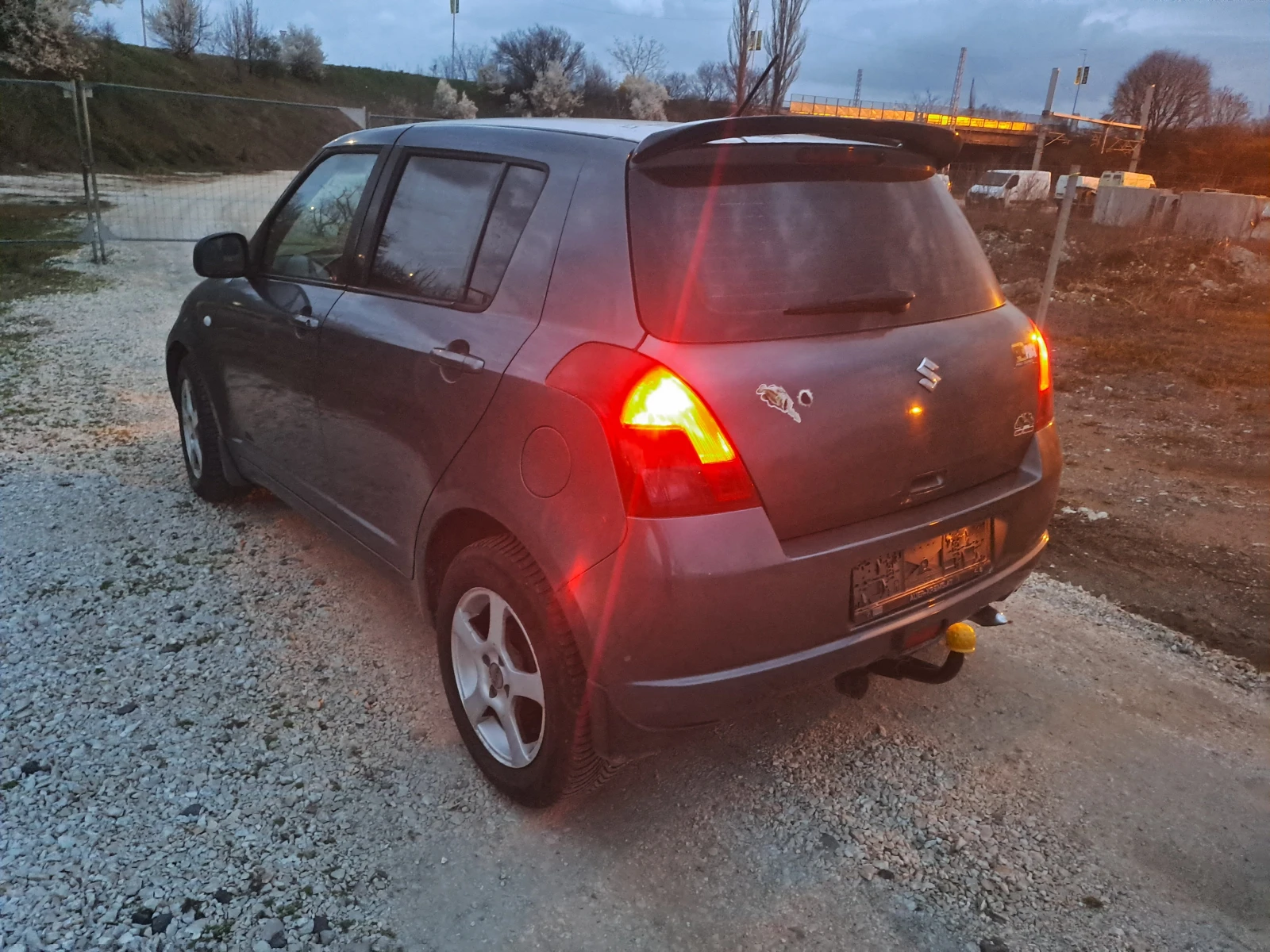 Suzuki Swift 1.3i 4x4 ESKLUZIVE , снимка 16 - Автомобили и джипове - 54000576