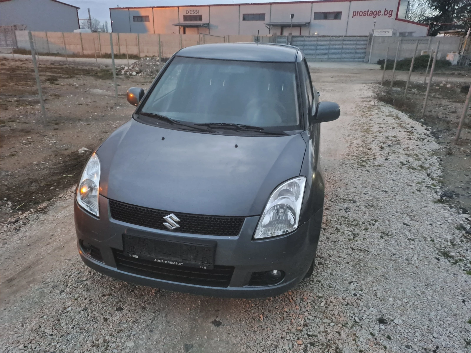 Suzuki Swift 1.3i 4x4 ESKLUZIVE , снимка 4 - Автомобили и джипове - 54000576