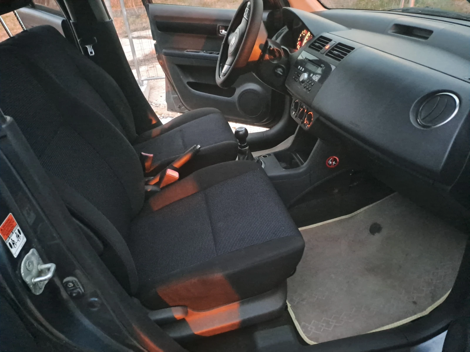 Suzuki Swift 1.3i 4x4 ESKLUZIVE , снимка 13 - Автомобили и джипове - 54000576