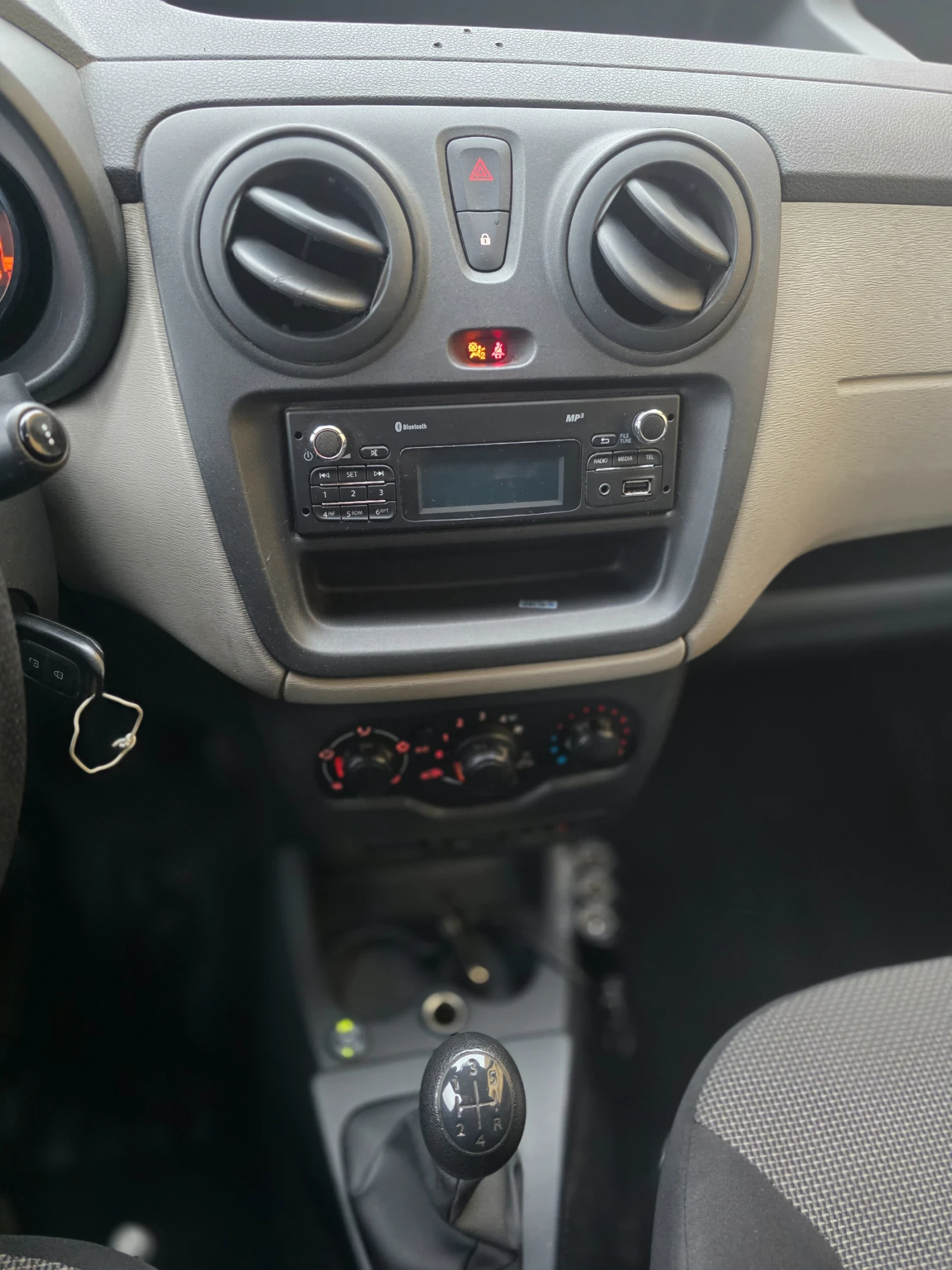 Dacia Dokker 1.6 LPG, снимка 11 - Автомобили и джипове - 54059529