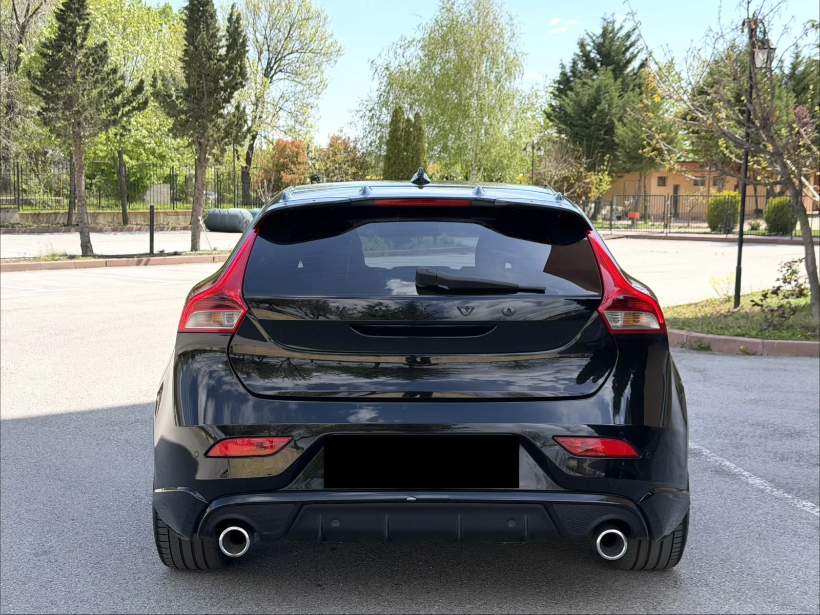 Volvo V40 2.0D R-Design, снимка 4 - Автомобили и джипове - 54303790