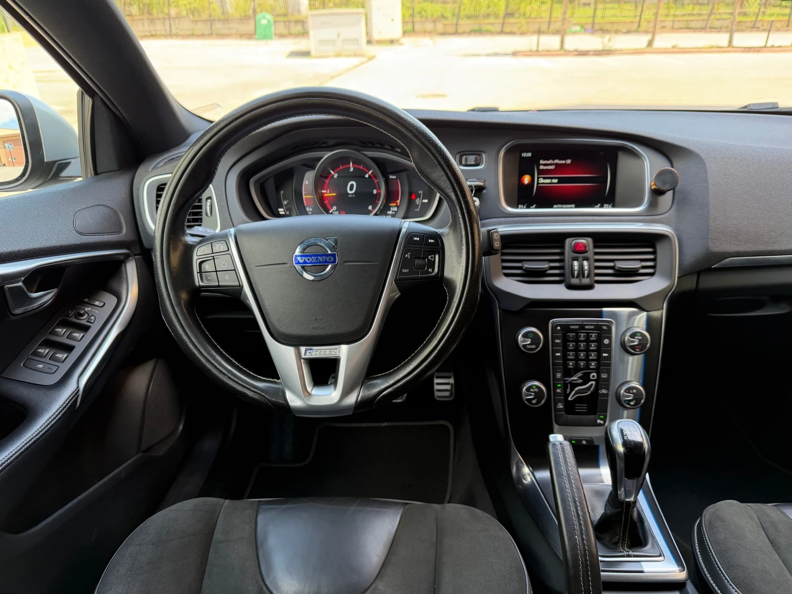 Volvo V40 2.0D R-Design, снимка 8 - Автомобили и джипове - 54303790