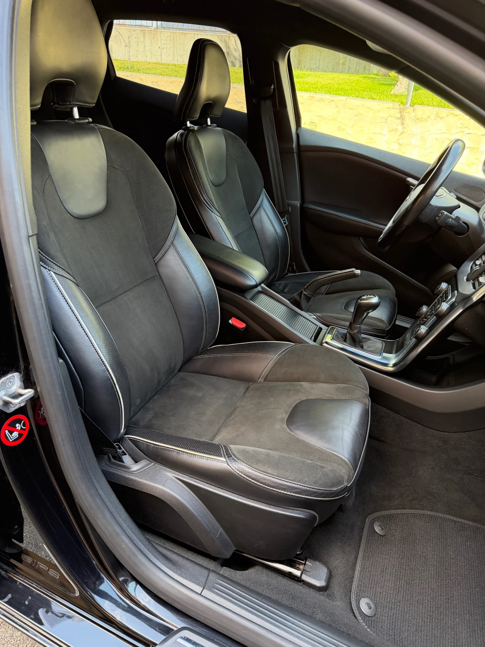 Volvo V40 2.0D R-Design, снимка 10 - Автомобили и джипове - 54303790