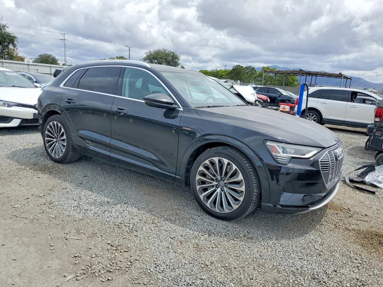 Audi E-Tron Prestige, снимка 4 - Автомобили и джипове - 54599505