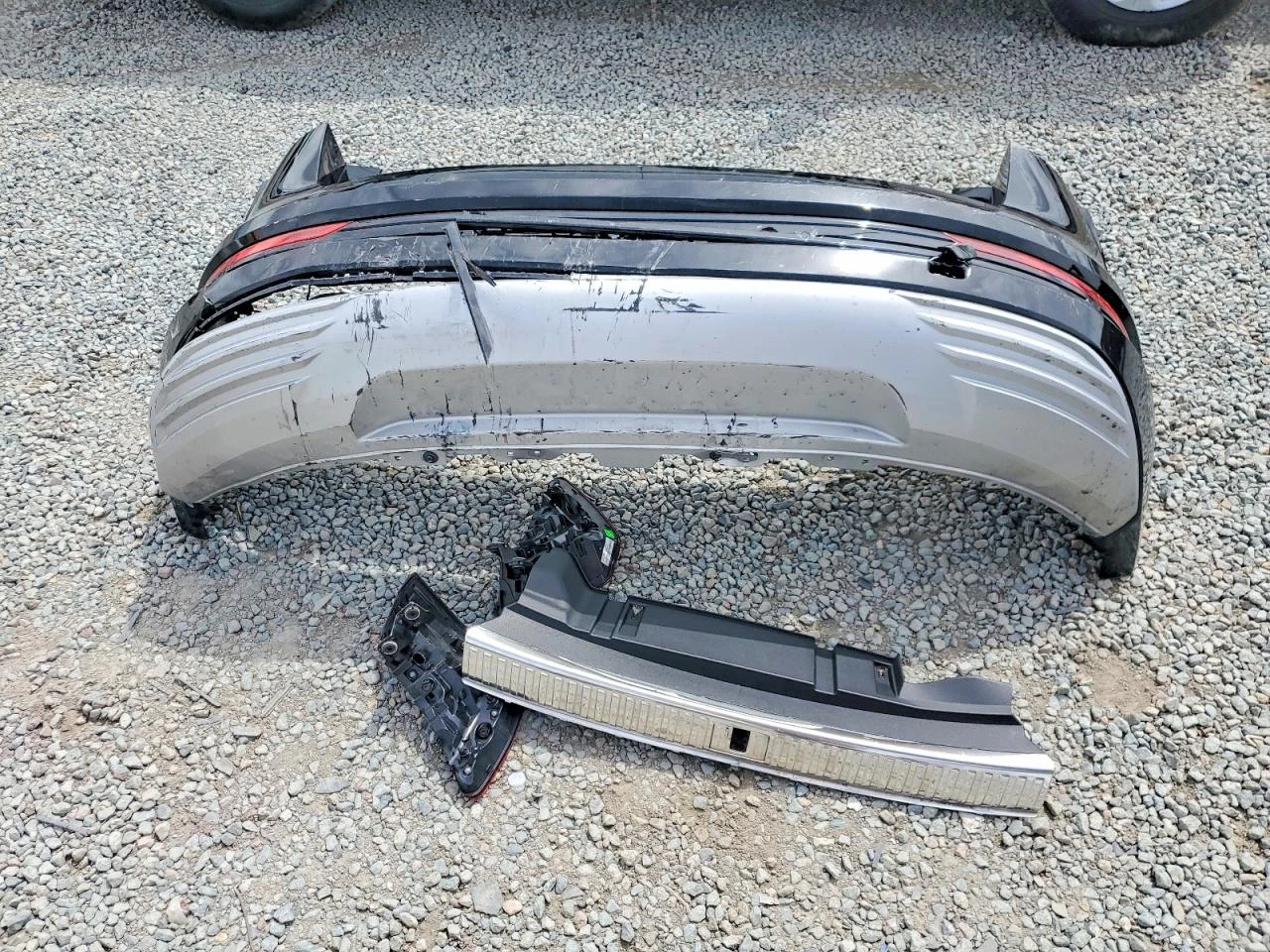 Audi E-Tron Prestige, снимка 13 - Автомобили и джипове - 54599505