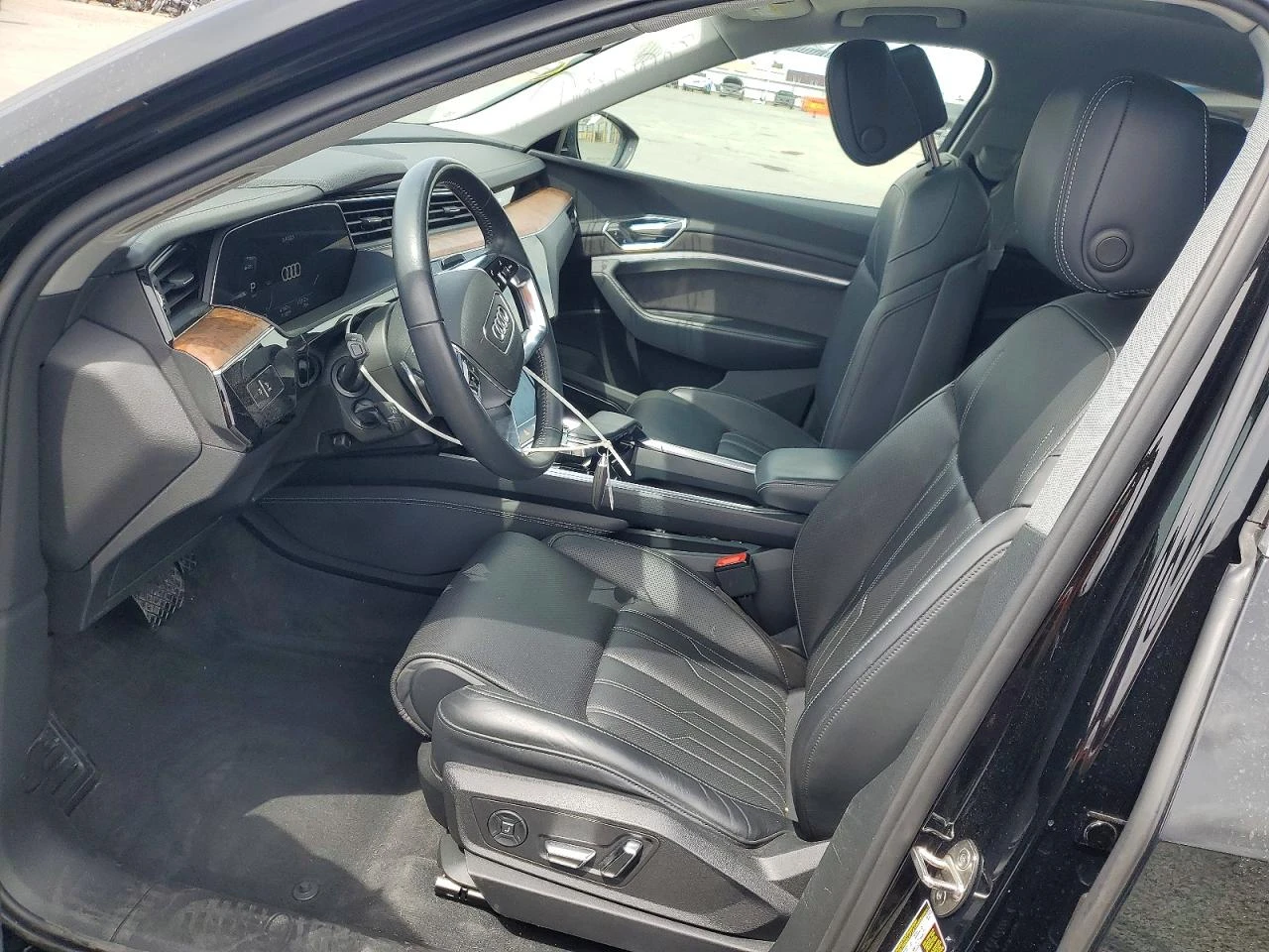 Audi E-Tron Prestige, снимка 7 - Автомобили и джипове - 54599505