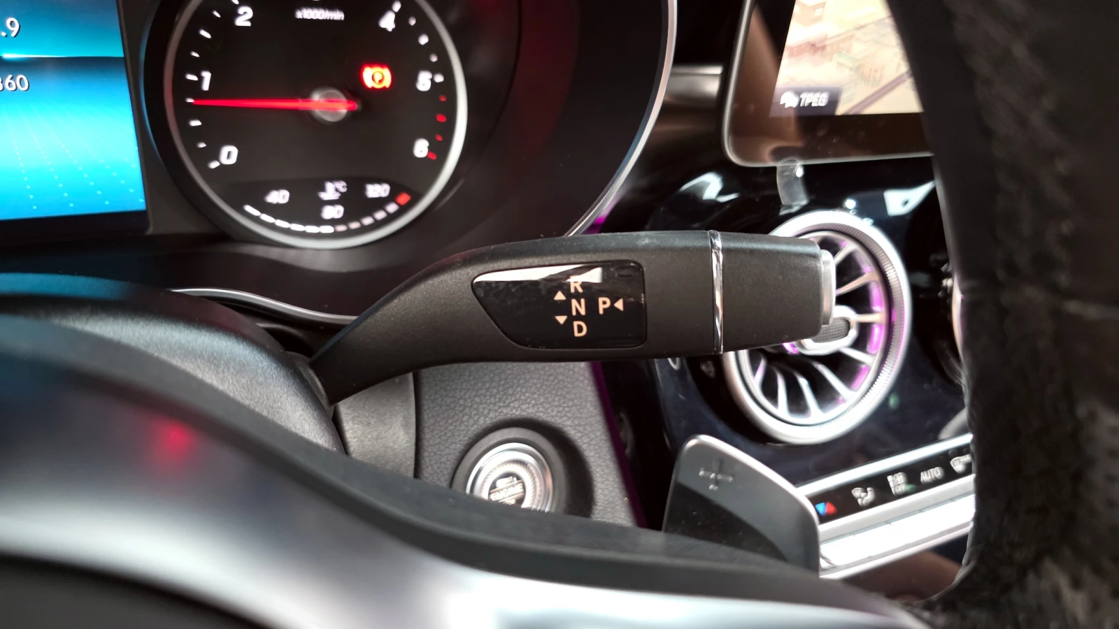 Mercedes-Benz C 220 FACE* AMG PK* NIGHT PK* KEYLESS* КРАЙНА ЦЕНА, снимка 10 - Автомобили и джипове - 55091649