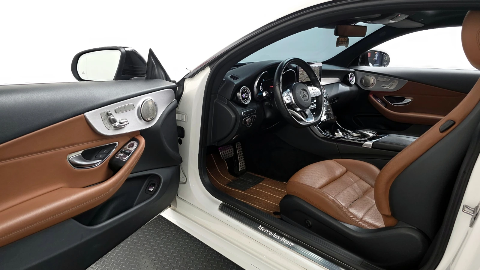 Mercedes-Benz C 220 FACE* AMG PK* NIGHT PK* KEYLESS* КРАЙНА ЦЕНА, снимка 9 - Автомобили и джипове - 55091649
