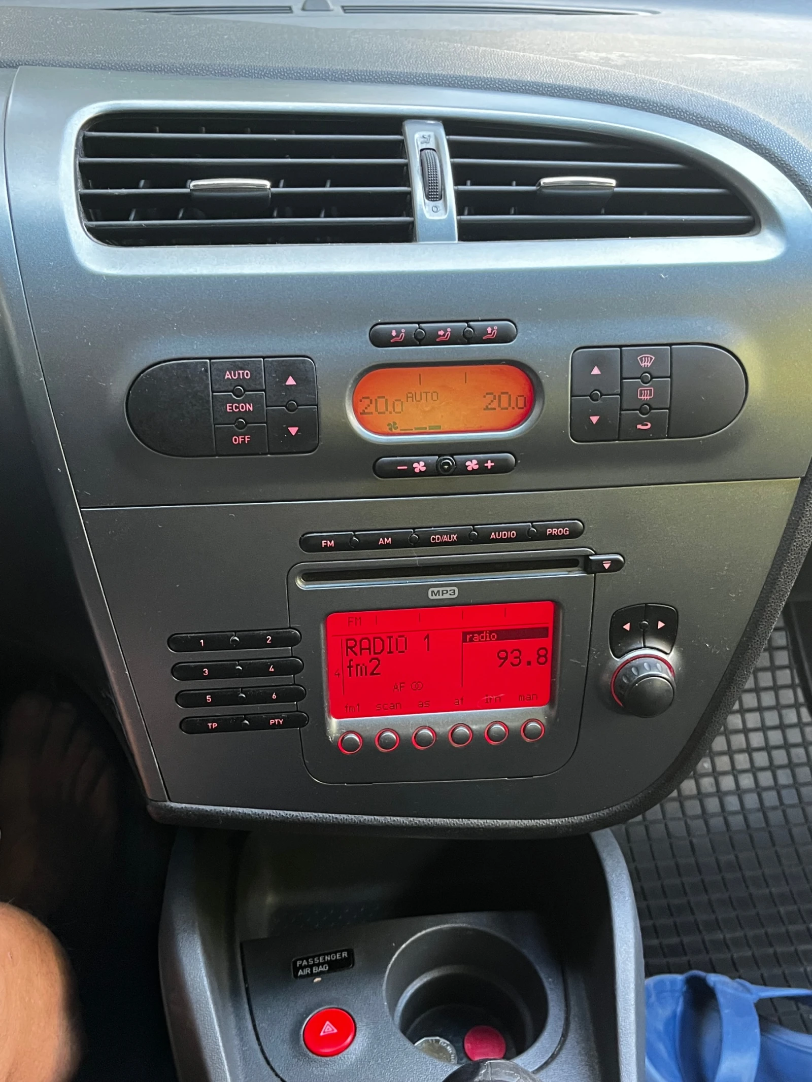 Seat Leon 1.4 TSI, снимка 9 - Автомобили и джипове - 55779638